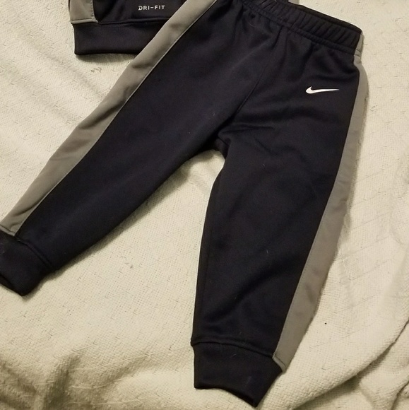 Nike sweat suit - Picture 3 of 3